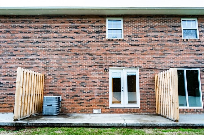 Building Photo - 3120 E Governor John Sevier Hwy