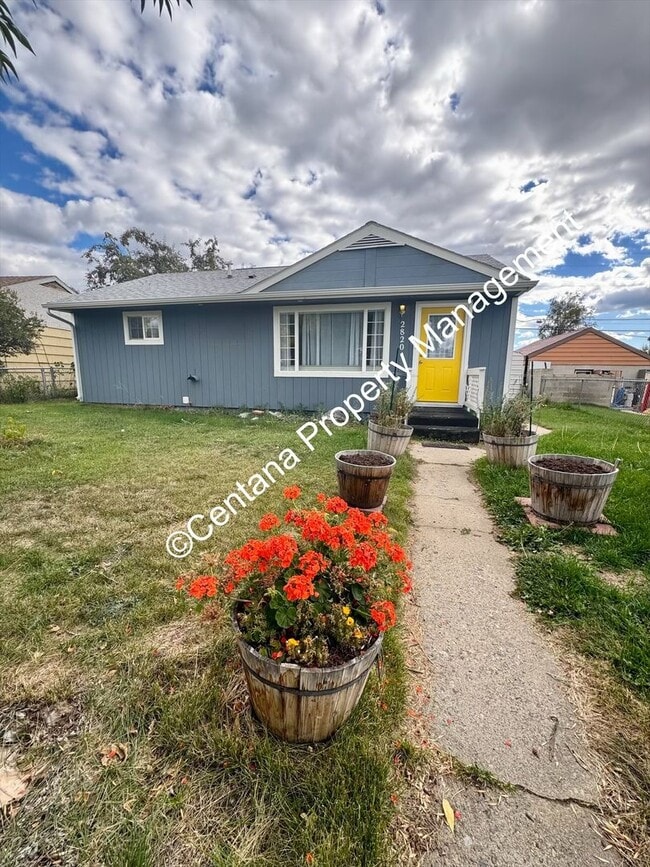 Building Photo - 3 Bed 1 Bath located on the flats