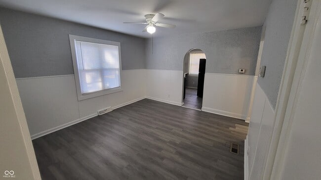 Building Photo - 402 N Bradley Ave