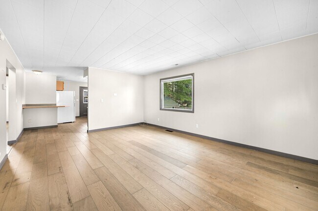 Building Photo - 6 Bedroom Home for Rent