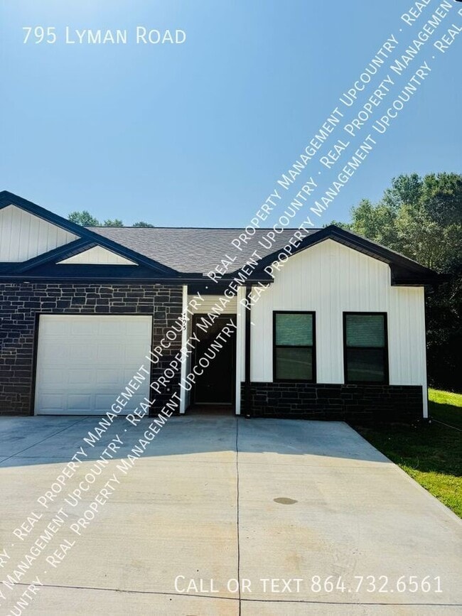 Building Photo - 795 Lyman Rd