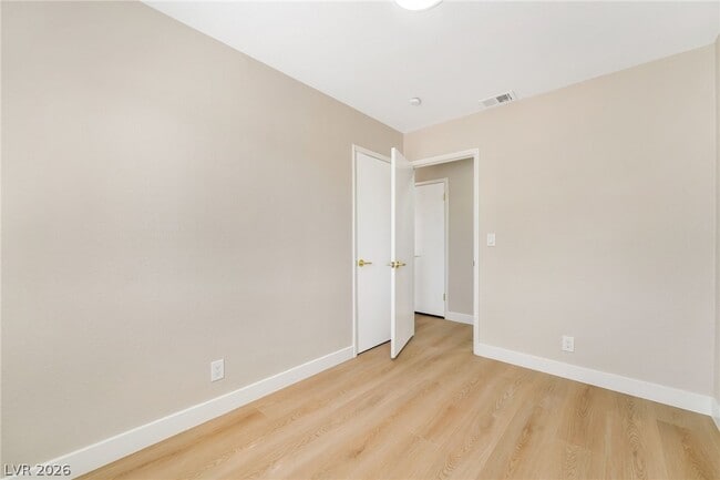 Building Photo - 517 Longtree Ave