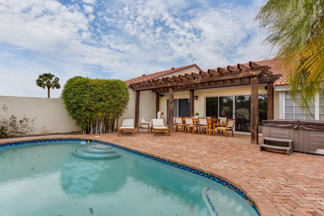 Building Photo - 2312 Las Casitas Dr