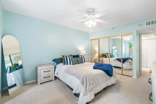 Building Photo - 100 SE 5th Ave