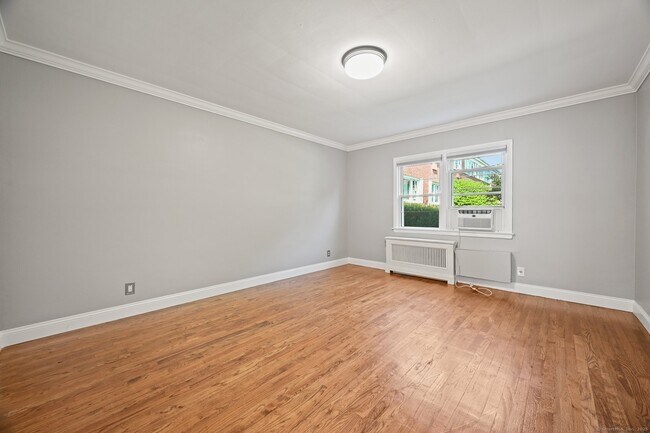Building Photo - 246 Glenbrook Rd