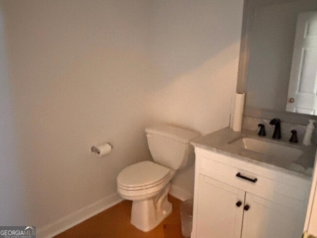 Building Photo - 474 Fraser St SE