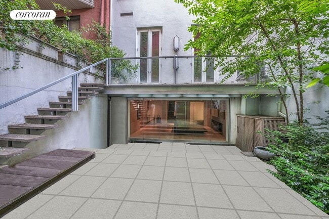 Building Photo - 120 E 19th St