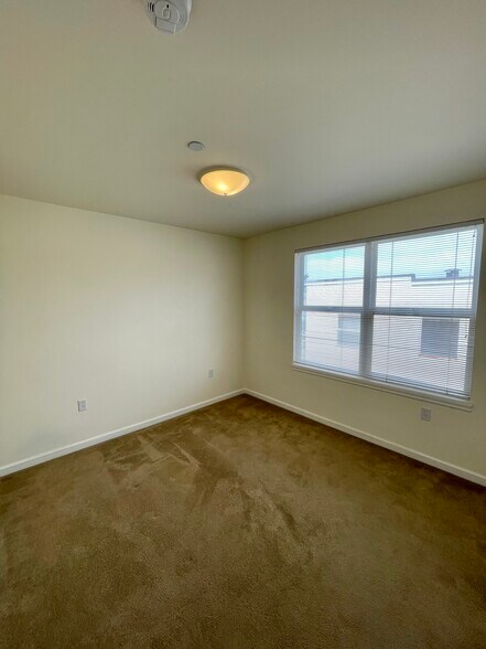 Building Photo - 1798 39th Ave