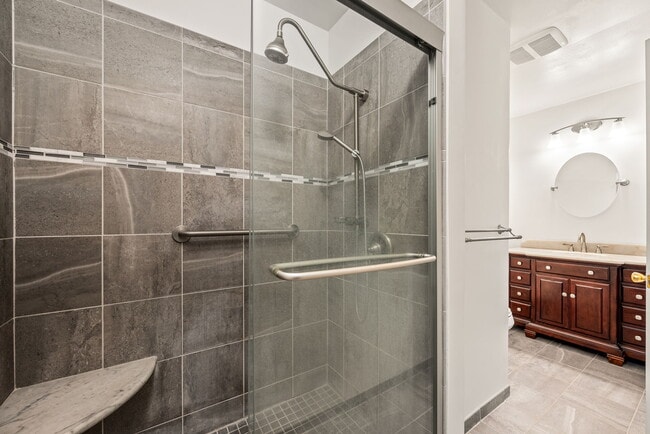 Building Photo - 404 Worthington Dr