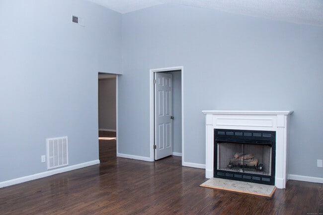 Building Photo - 98 Kaye Vue Dr