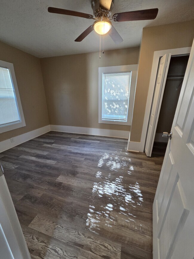 Building Photo - 930 Murphy St