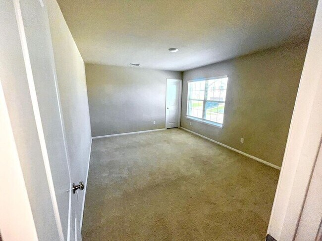 Building Photo - 8729 Heliotrope Ln
