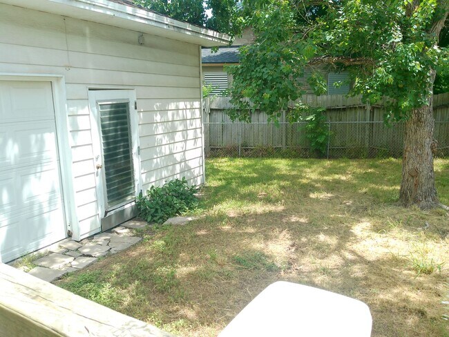 Building Photo - 4526 Franklin Dr