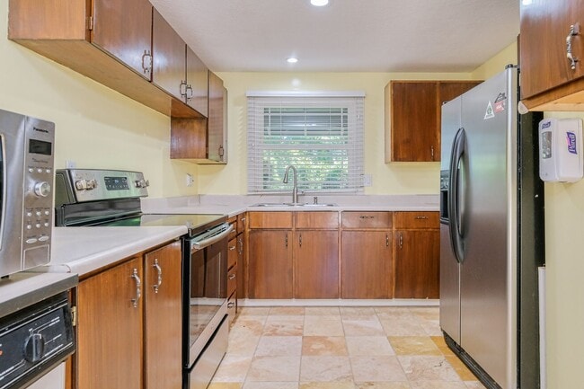 Building Photo - Charming 3 Bed/1 Bath Ranch with Bonus Room