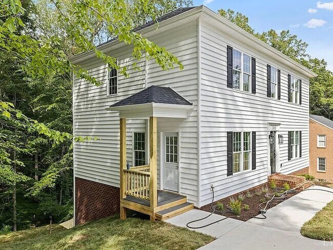 Building Photo - 2212 Cambridge Pl