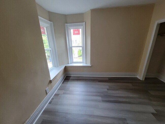 Building Photo - 423 Breckenridge St