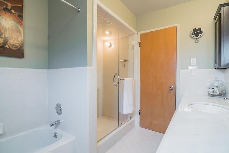 Building Photo - 3361 Madonna Dr