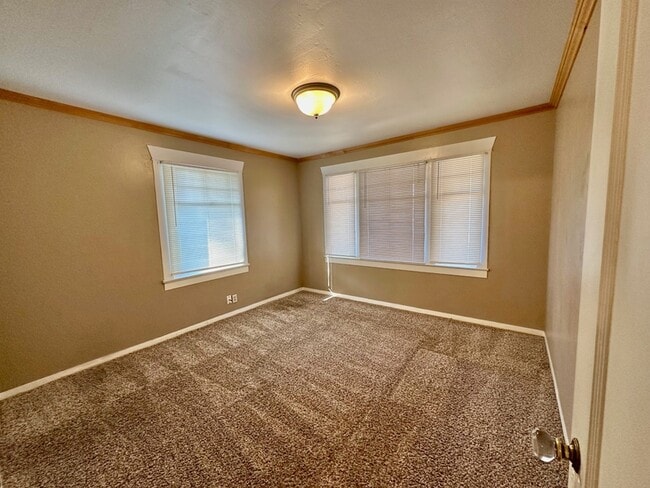 Building Photo - 117 E Empire St