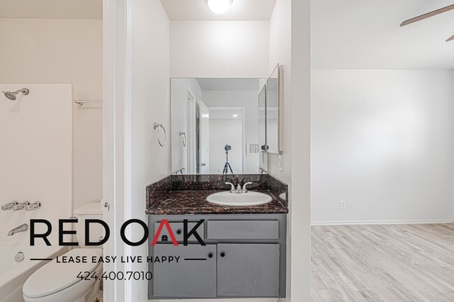 Building Photo - 7350 Hazeltine Ave