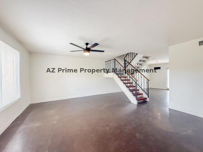 Building Photo - 4440 W Solano Dr N