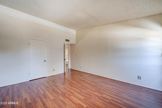 Building Photo - 616 E Manzanita Dr