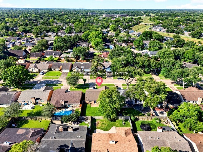 Building Photo - 3031 Shawnee Dr