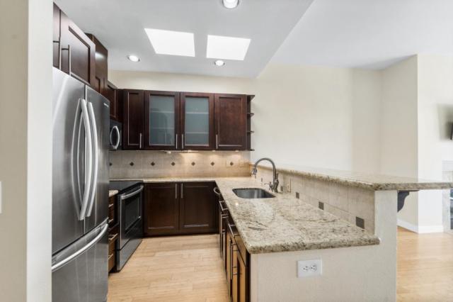 Building Photo - 2 bedroom in Seattle WA 98109