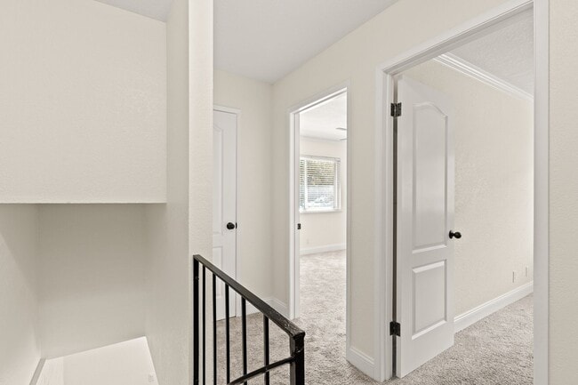 Building Photo - Pleasanton 2BD Townhouse w/ Granite Kitchen, Plank Floors, Community Amenities & Top Schools