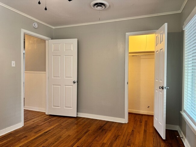 Building Photo - 1206 S Fleishel Ave
