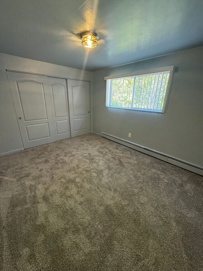 Building Photo - Updated 2 Bedroom 2 Bathroom with Bonus room!