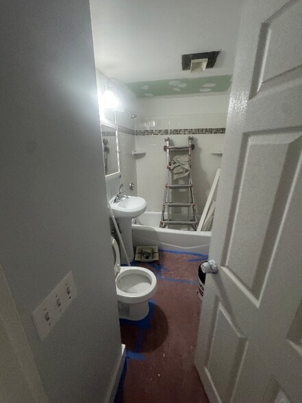 Building Photo - 17 Windsor St