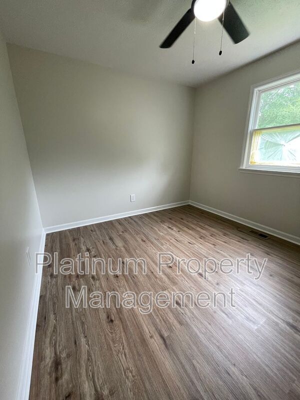 Building Photo - 35 Pecks Creek Ct