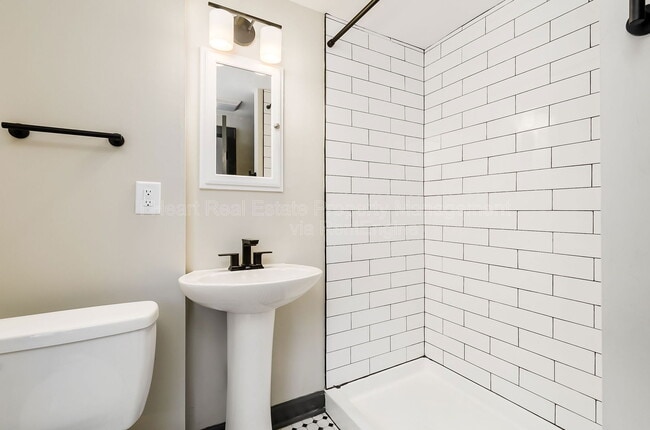 Building Photo - 1215 Sullivant Ave