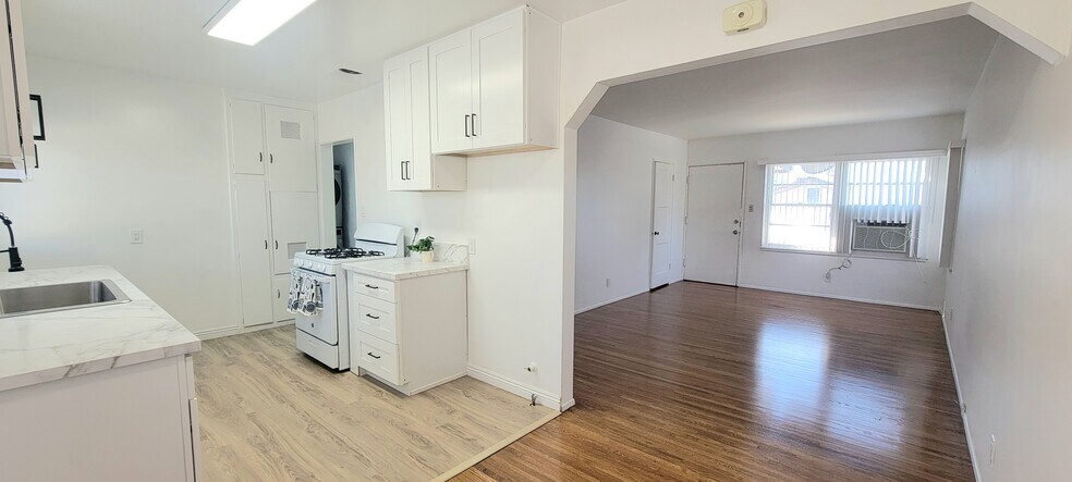 Building Photo - 16911 Glenetta Way