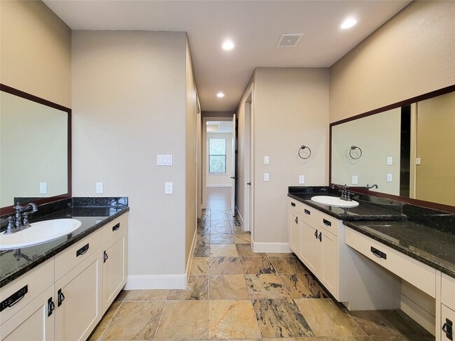 Building Photo - 1605 W 14th St