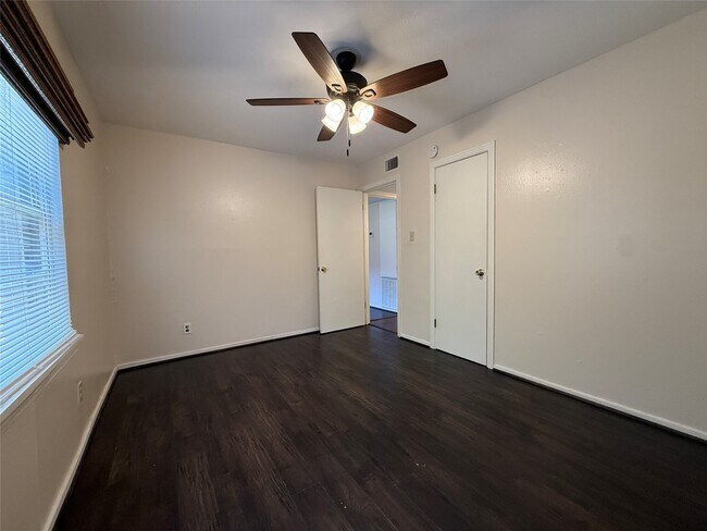 Building Photo - 1320 Heights Blvd
