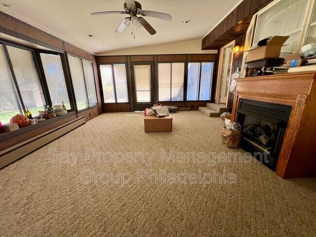 Building Photo - 303 Hedgerow Ln