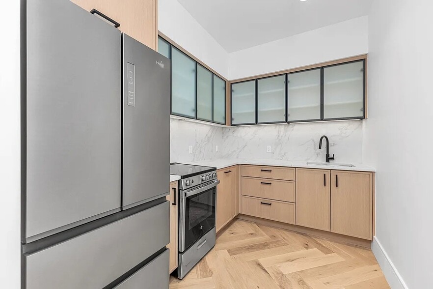 Building Photo - 313 E 17th St