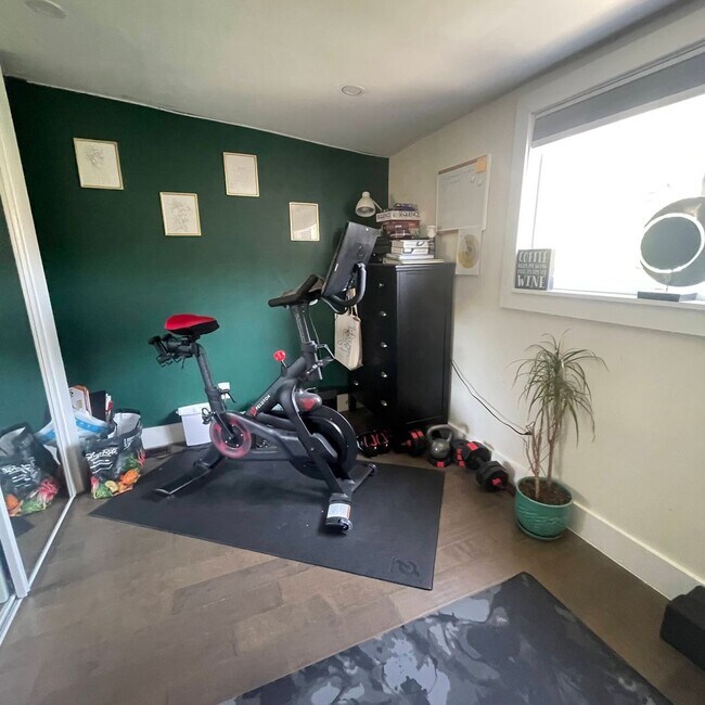 Building Photo - Unique&Updated Point Breeze Row home with ...