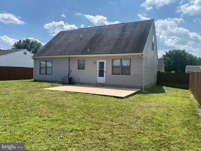 Building Photo - 104 Duet Dr