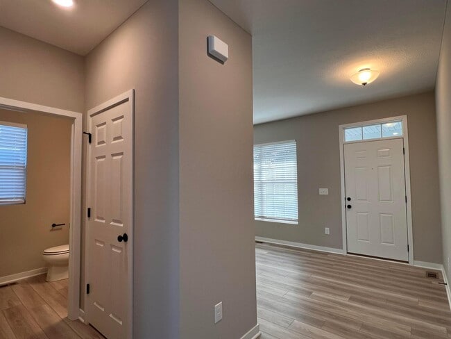 Building Photo - 6213 Boone Dr