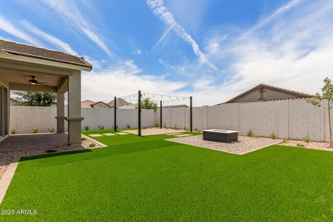 Building Photo - 34906 N Hawley Dr