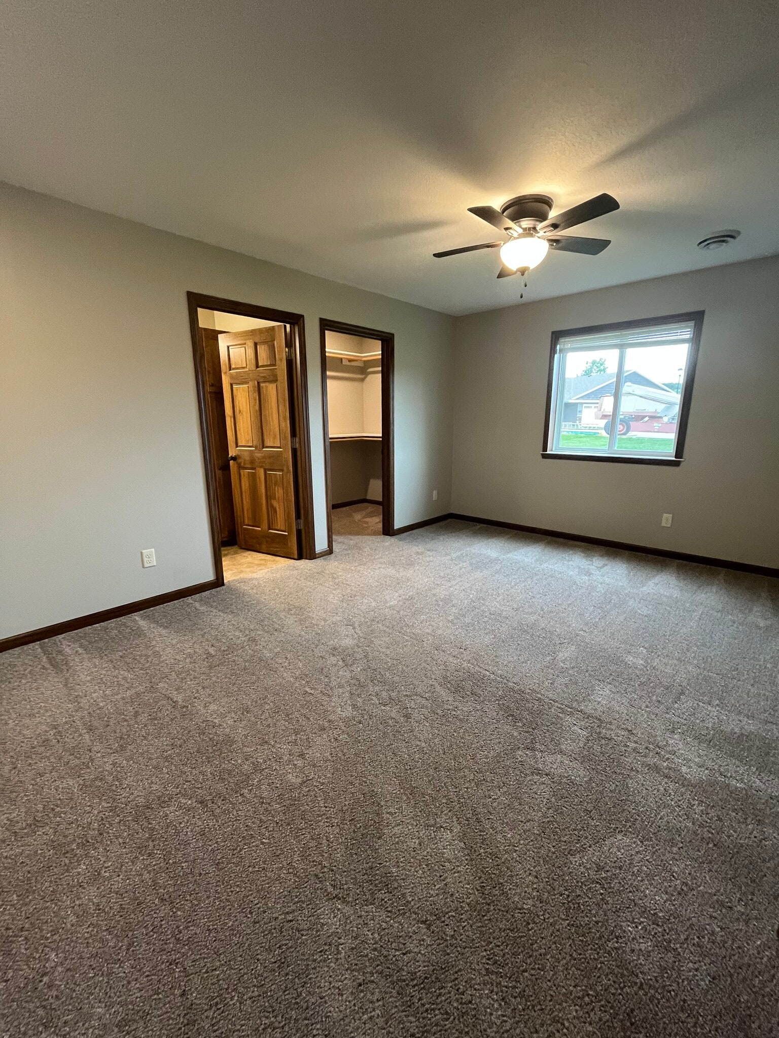 Building Photo - 704 E Wisconsin St