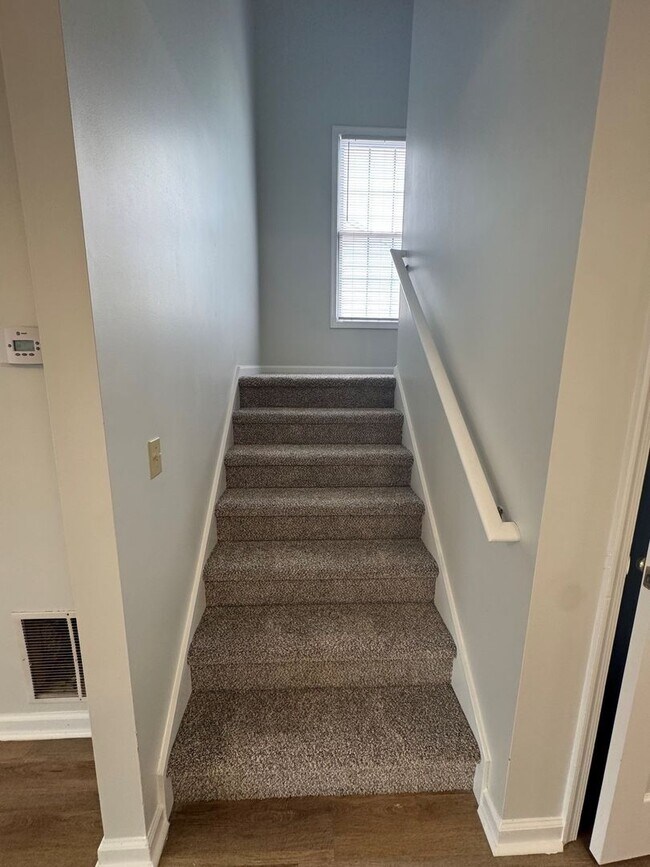 Building Photo - 1058 Oriole Ln