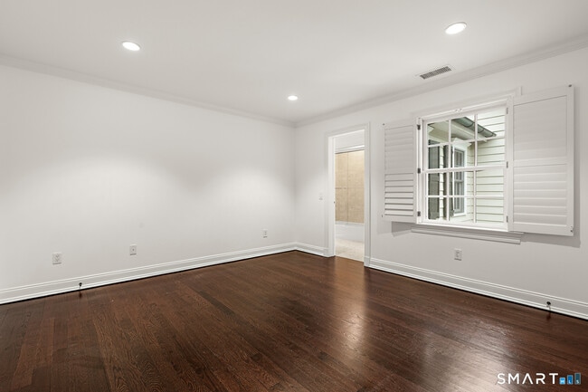 Building Photo - 93 Mansfield Ave