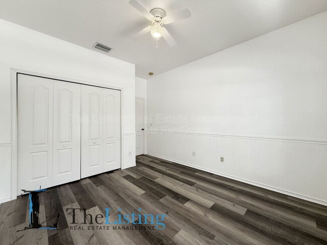 Building Photo - 7411 Surrey Wood Ln