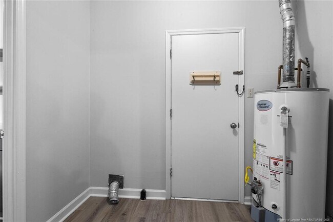 Building Photo - 508 Waterbury Dr