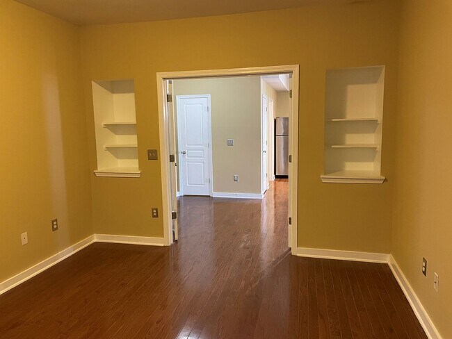 Building Photo - Sleek City Living: Oversized 2BR with Open Floor Plan