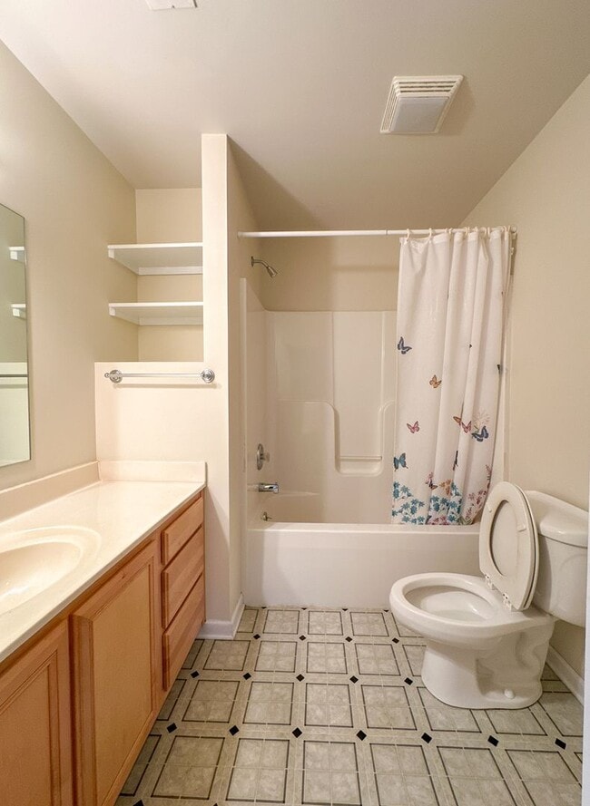 Building Photo - Beautiful 3bed 2 Bath Lake Monticello Rental