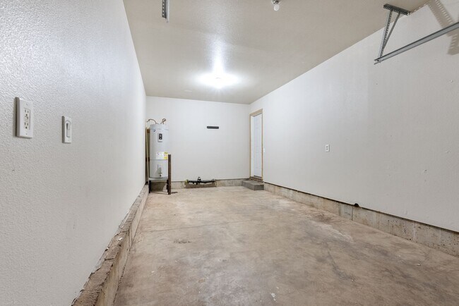 Building Photo - Beautiful 4bed/2.5bath home